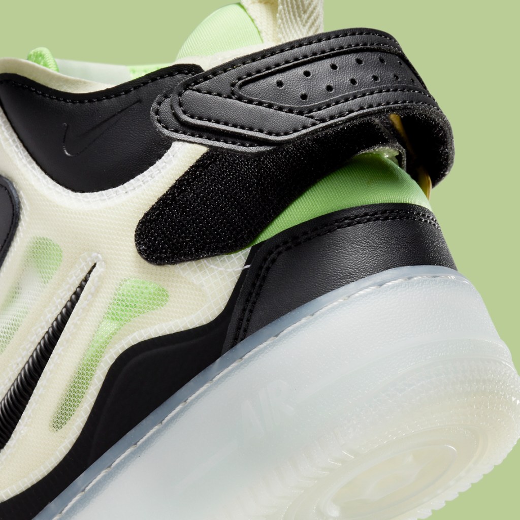 Vue arrière de la Air Force 1 react et de son strap de maintien