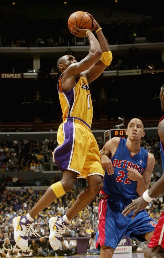 Kobe Bryant avec les Lakers en Huarache Flight lors des finales NBA