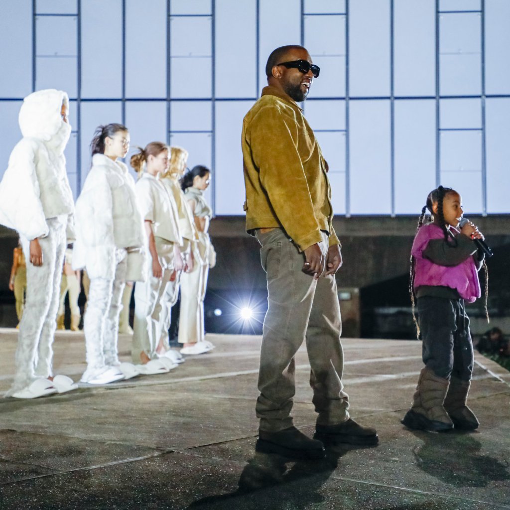 Kanye west lors de la presentation de la collection yeezy gap
