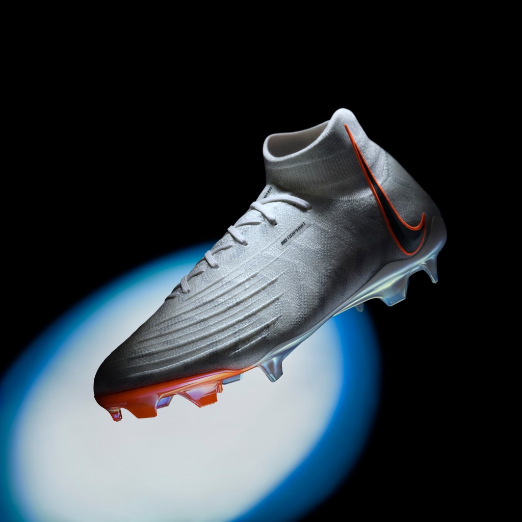 Nike phantom Luna et le chaussant Asym Fit