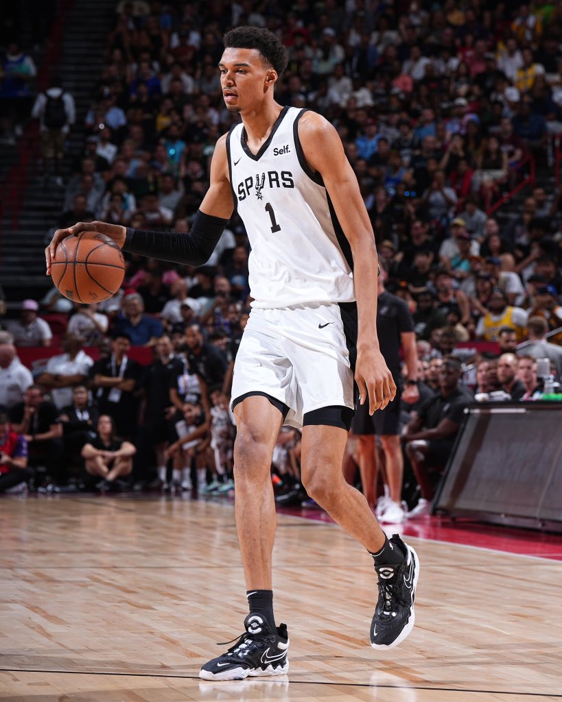 Victor Wenbanyama et ses Nike GT