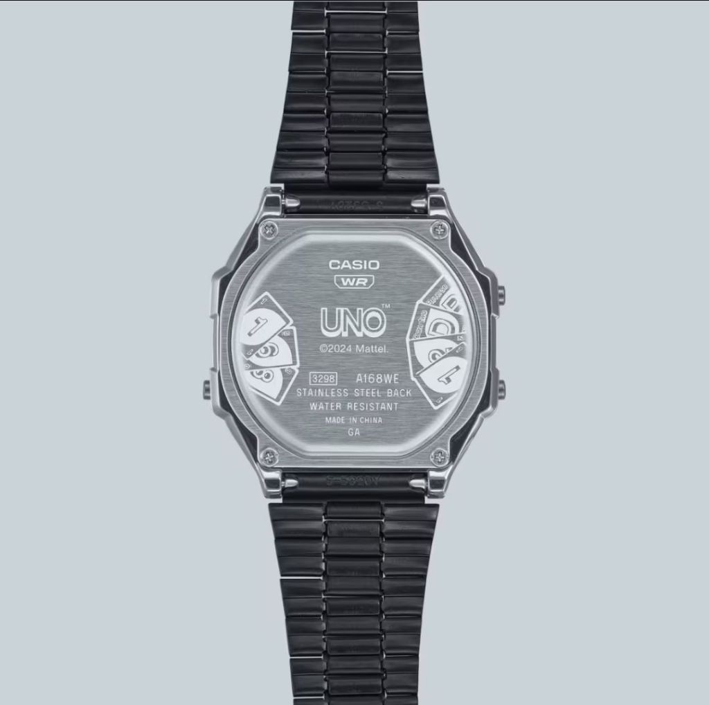 Le dos du boîtier de la Casio UNO