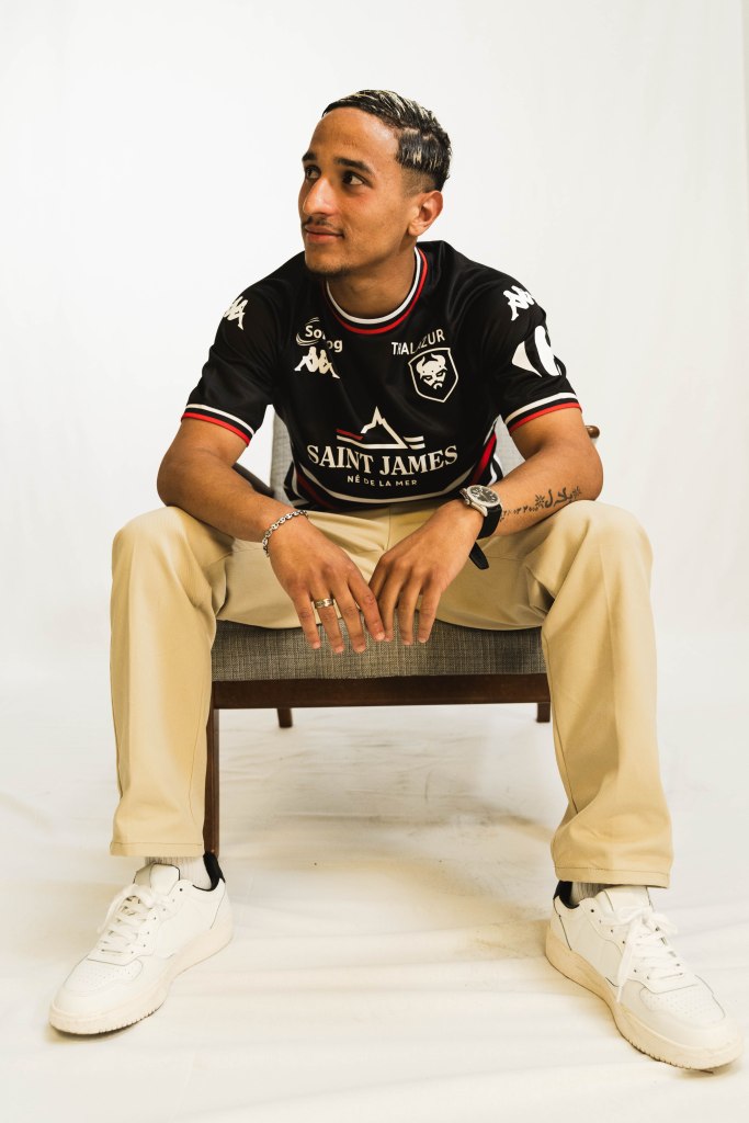 Le maillot extérieur du SM Caen 2024 2025