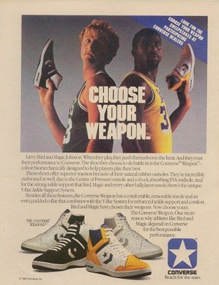 Larry Bird et Magic Johnson pour la publicité de la Converse Weapon
