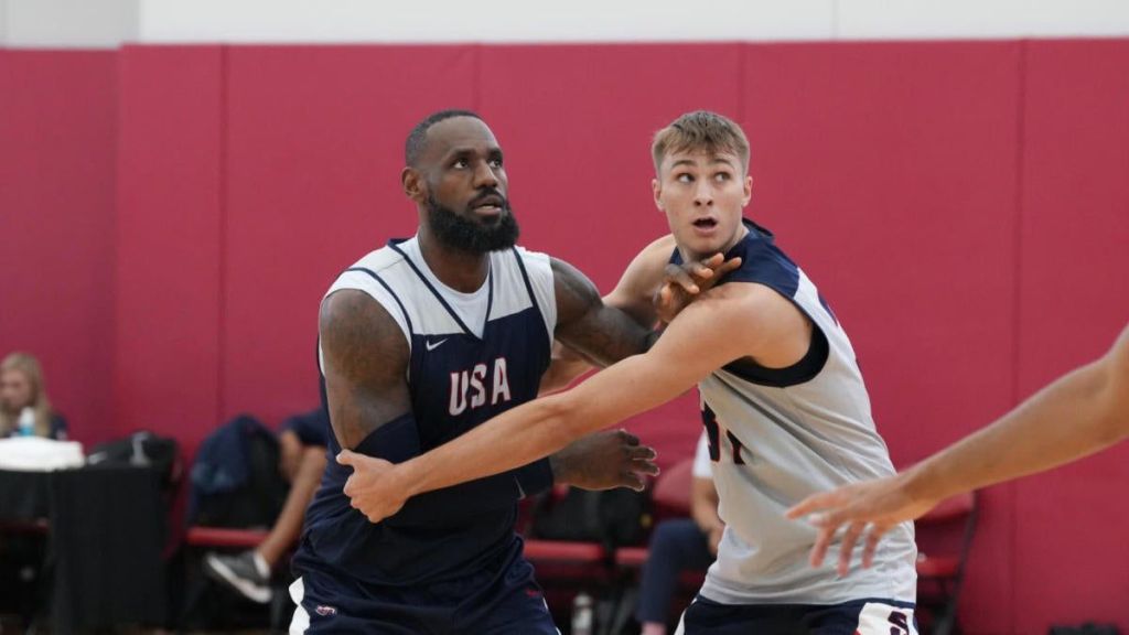 Cooper Flag et Lebron James