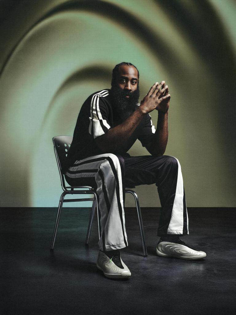 les Adidas Harden 10