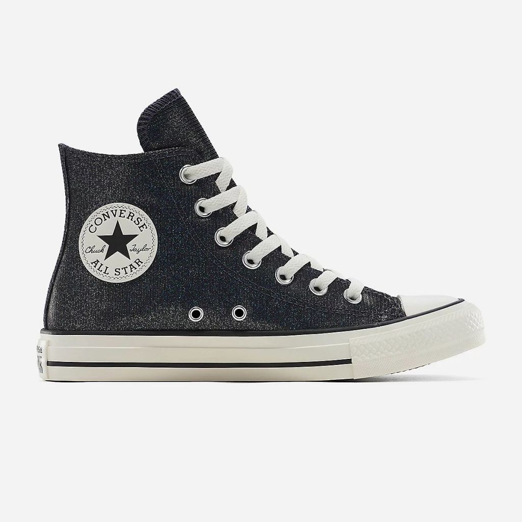Une paire de Converse Chuck Taylor