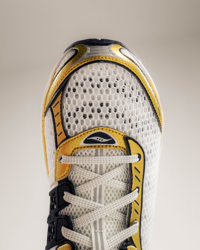 La saucony progrid paramount 2026 blanche et or en détail