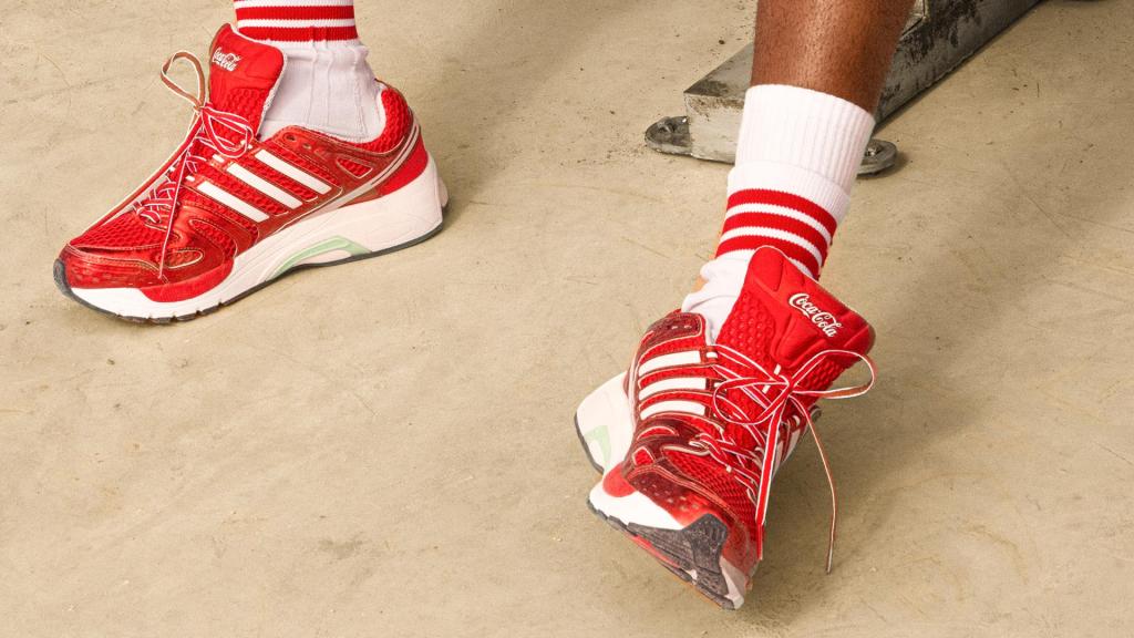 La collab adidas X Coca Cola pour la Coupe du Monde 2026