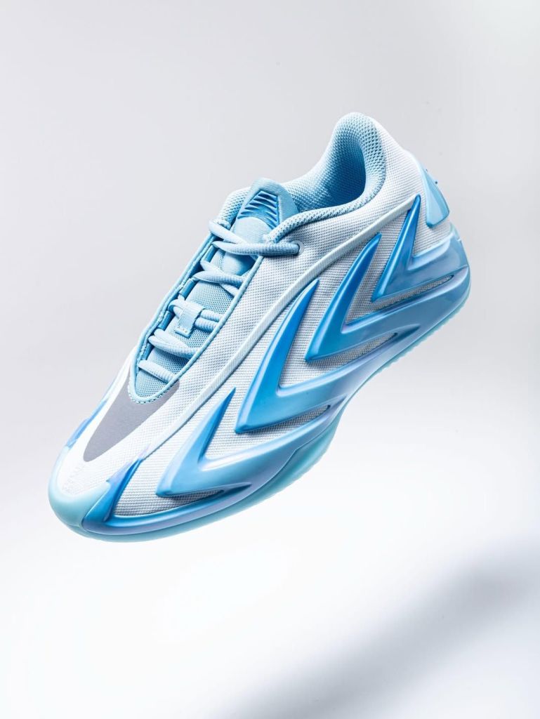 Les adidas AE3