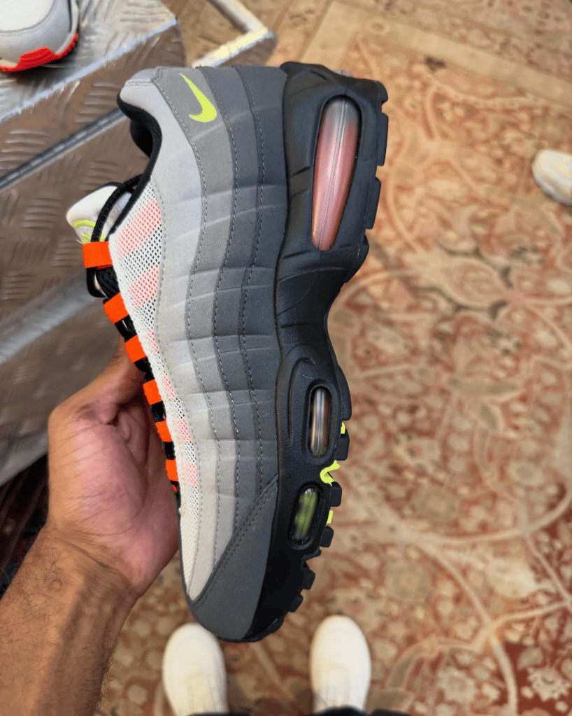 la air max 95 Neon Lost Samples