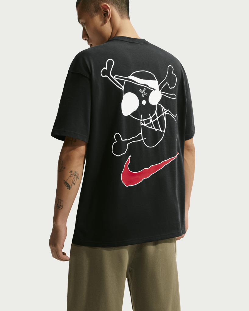 Le Tshirt Nike One Piece noir, avec le logo Luffy X Laboon au dos