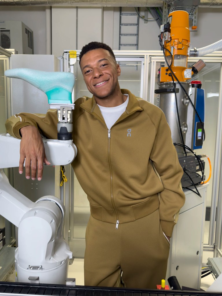 Mbappé dans les locaux de On Running, pris en photo par Juergen Teller