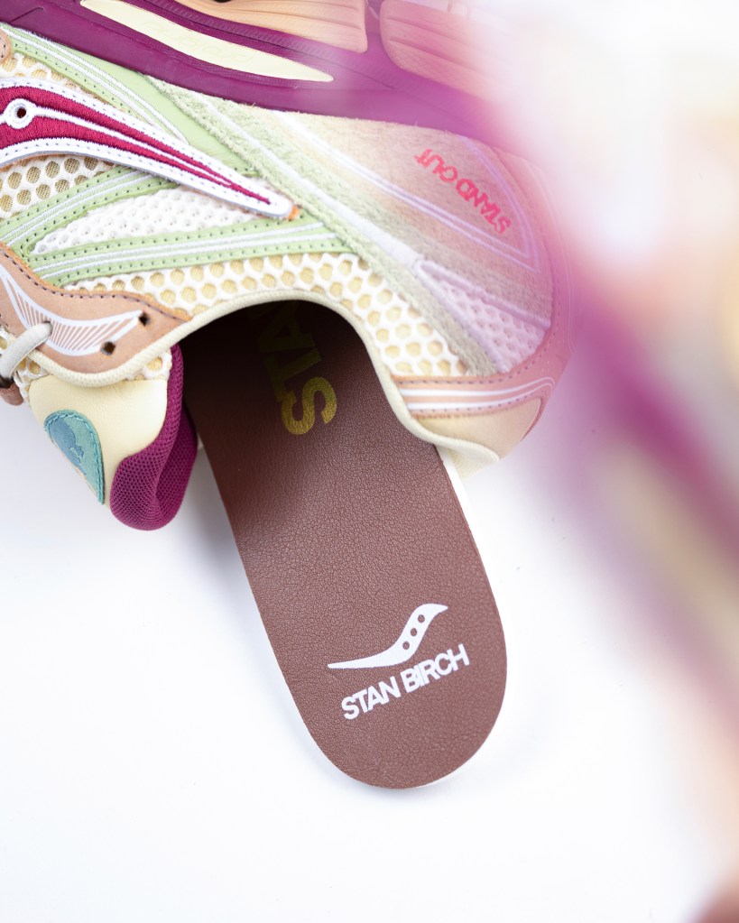 les détails de la Saucony en collab avec Stan Birch avec la semelle intérieure