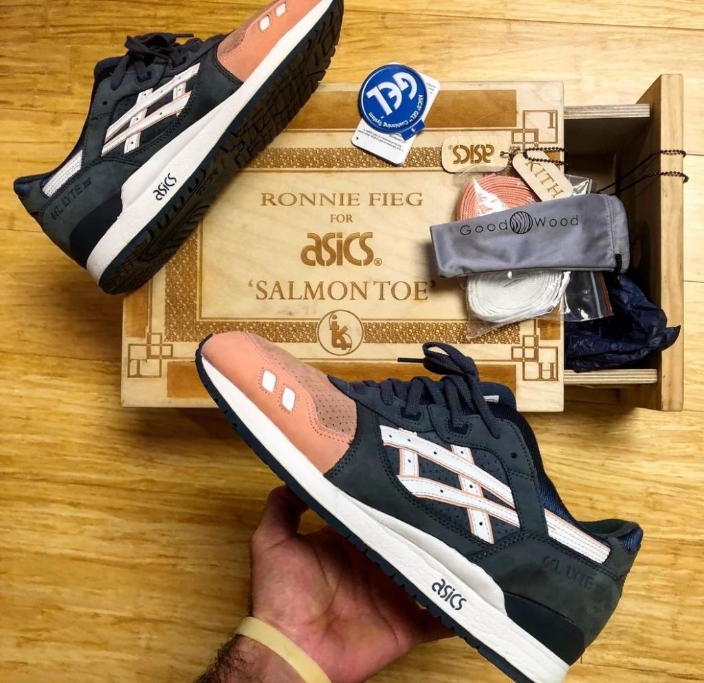 La boîte en bois des Asics Salmon Toe de Kith